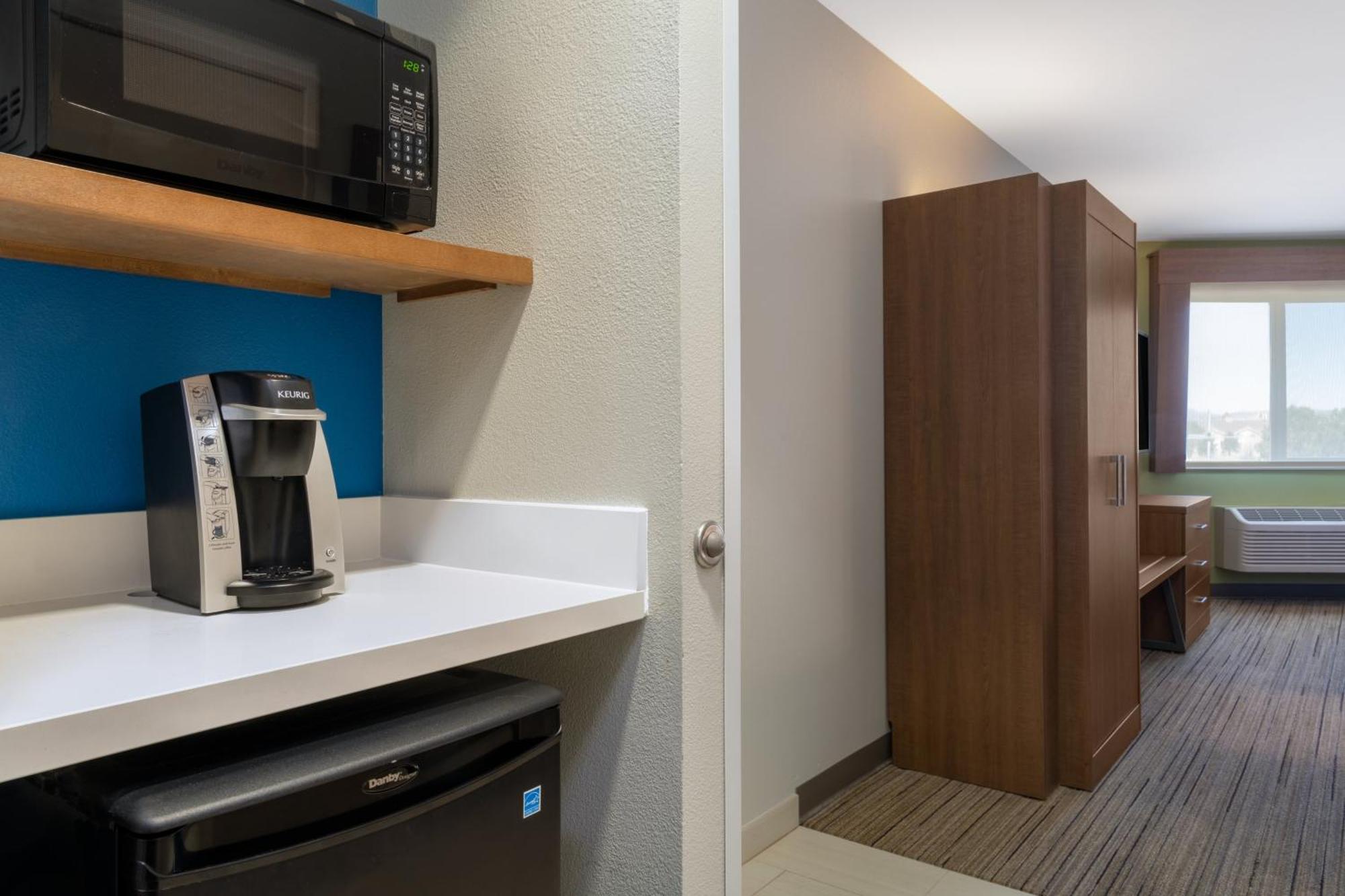 Holiday Inn Express & Suites Colorado Springs-Airport By Ihg Extérieur photo