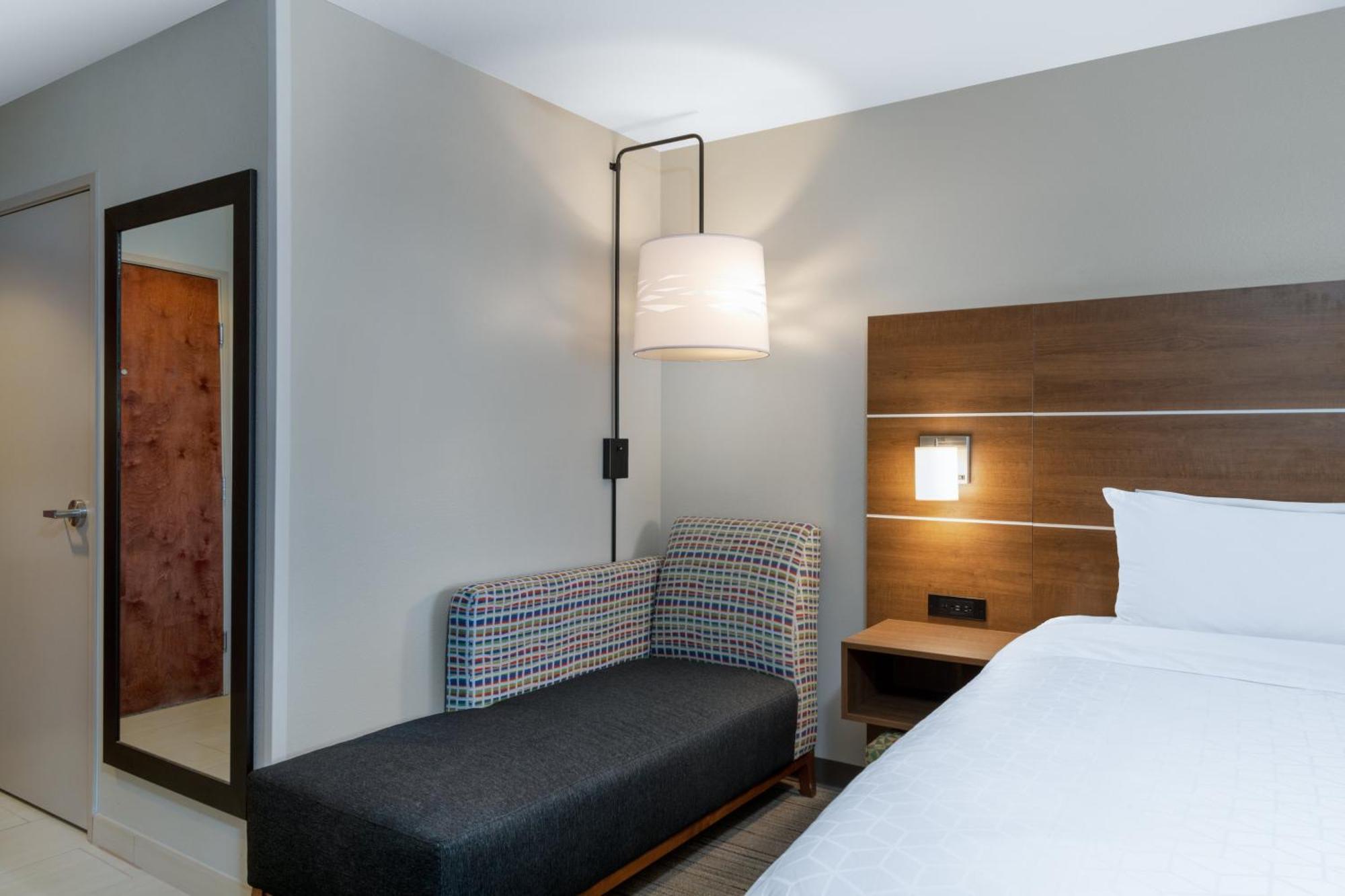 Holiday Inn Express & Suites Colorado Springs-Airport By Ihg Extérieur photo
