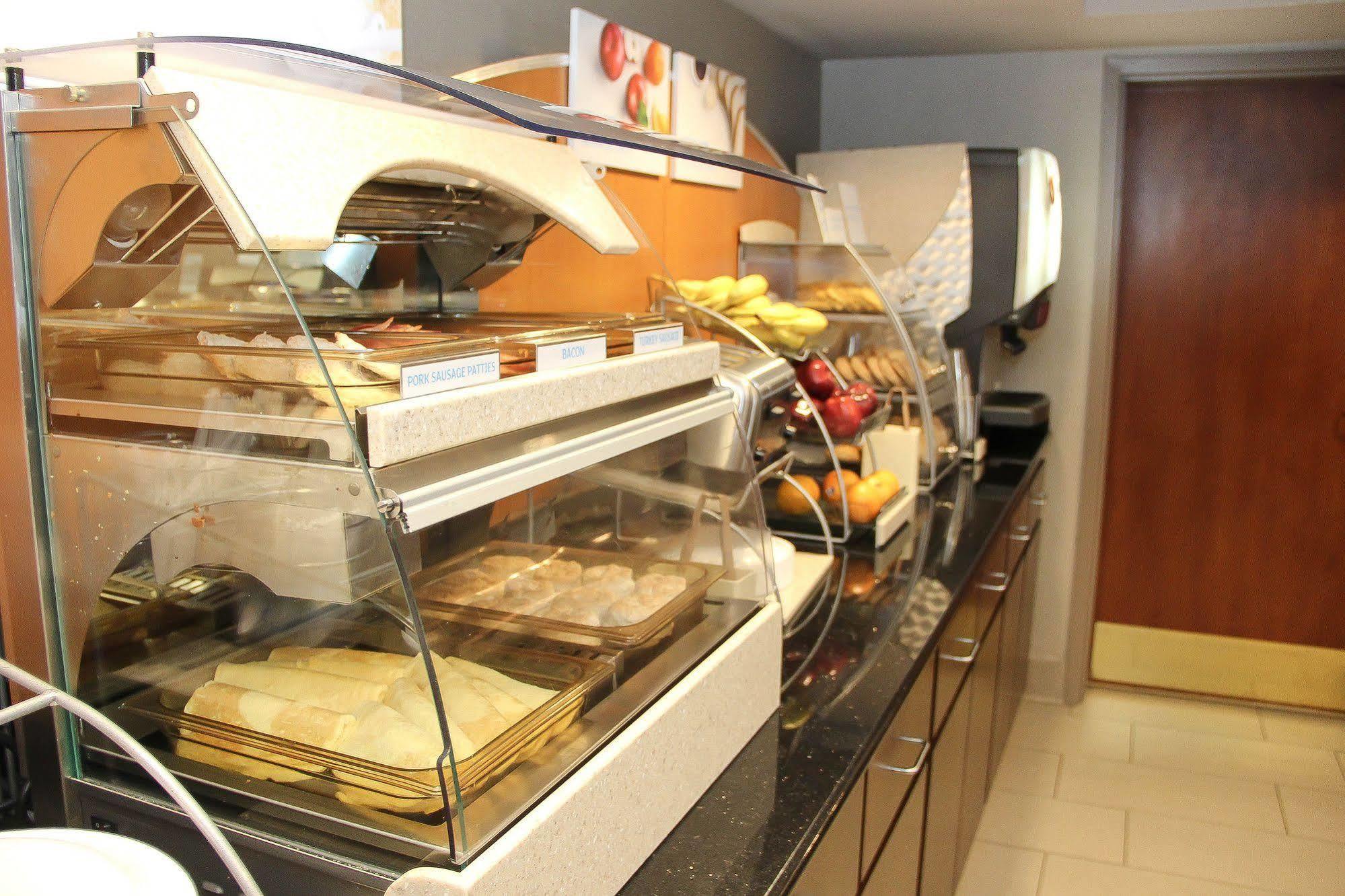 Holiday Inn Express & Suites Colorado Springs-Airport By Ihg Extérieur photo